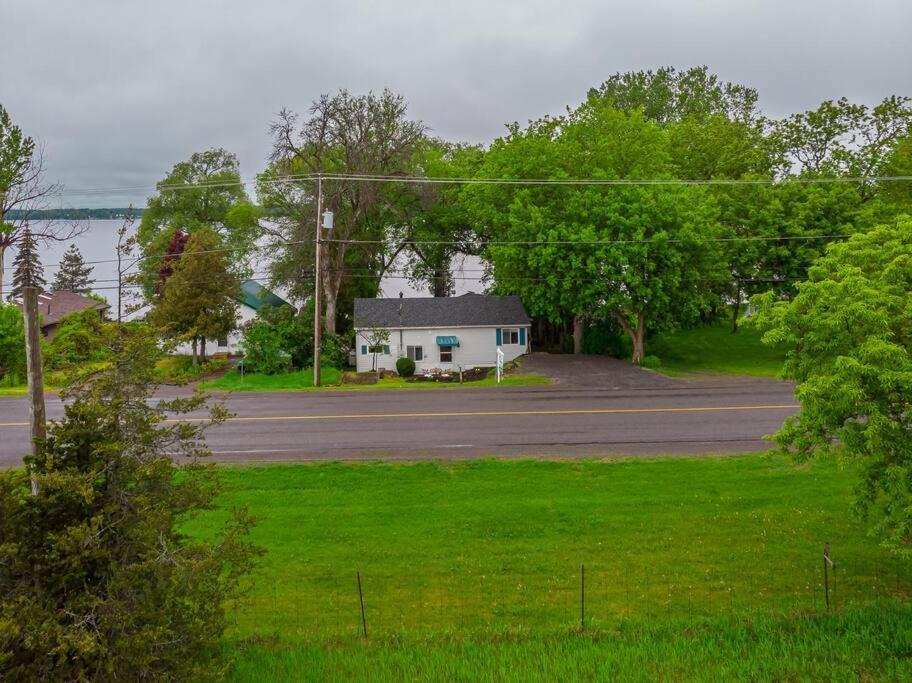 Great Sunset Waterfront Cottage. Deseronto Exterior foto