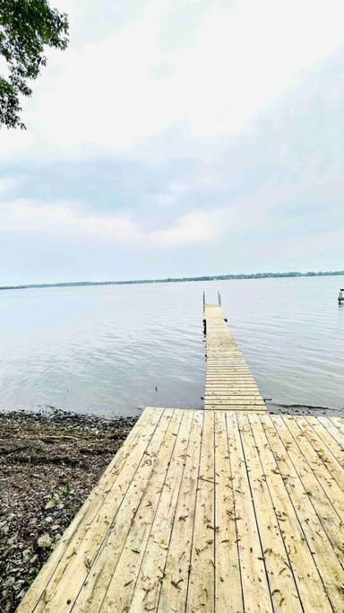 Great Sunset Waterfront Cottage. Deseronto Exterior foto